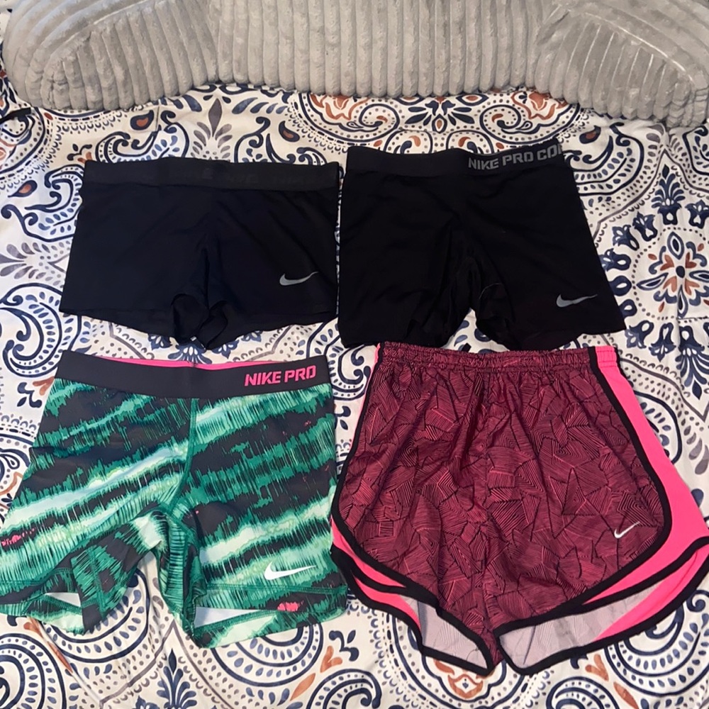 SUNDAY FLASH SALE - Nike Lot - Women’s Small Shorts